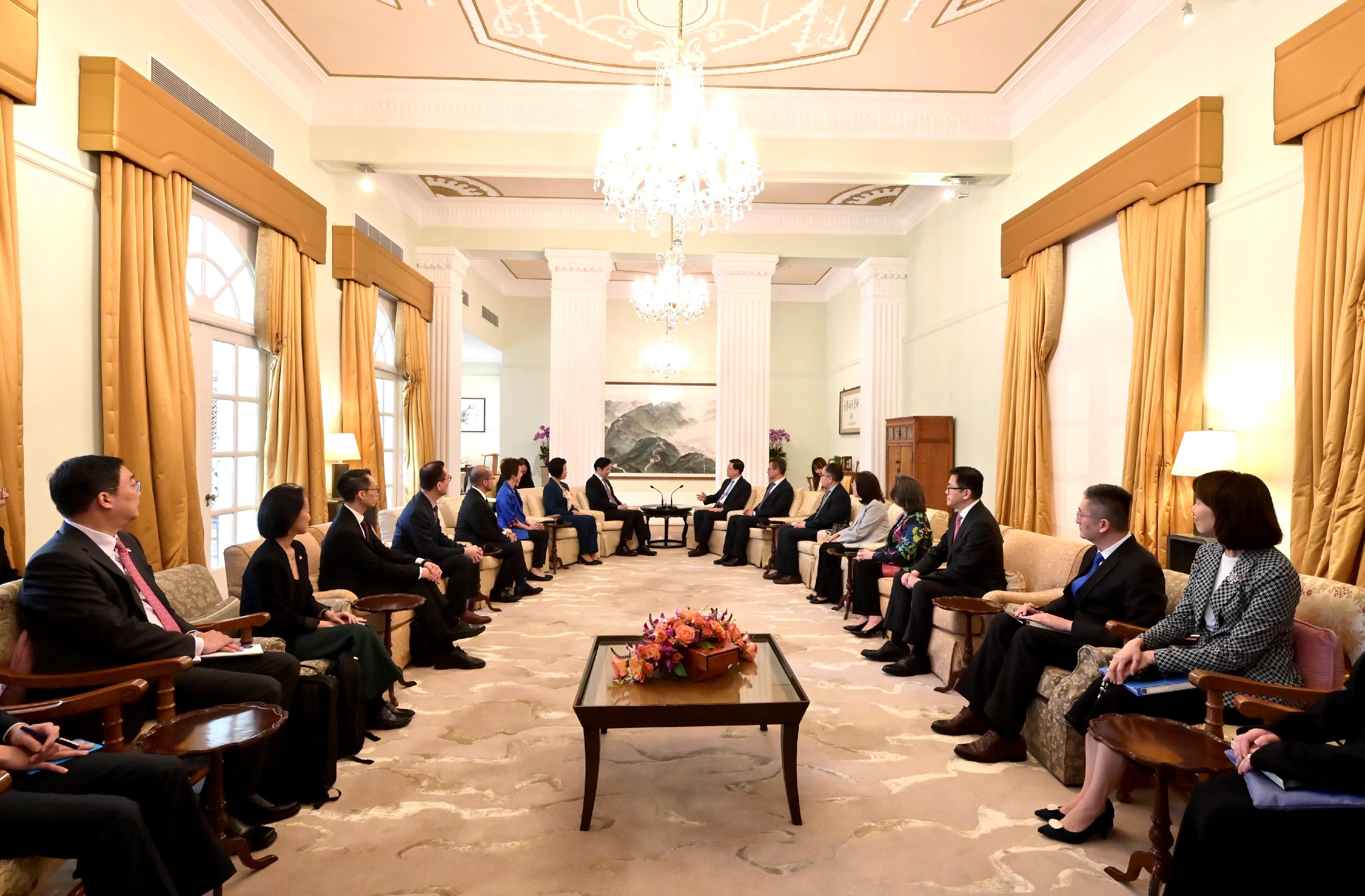 新加坡總理兼財政部長黃循財